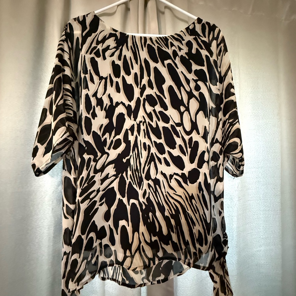Dana Buchman Black and White and Brown Patterned Blouse